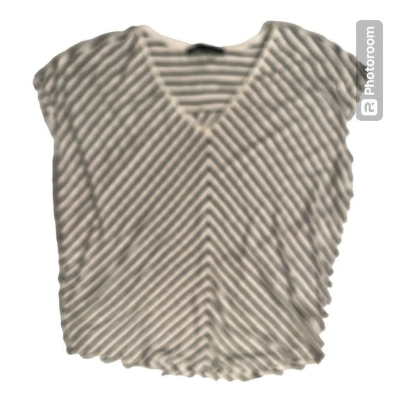 White House Black market tee shirt size  L gray and white stripes - Picture 9 of 10